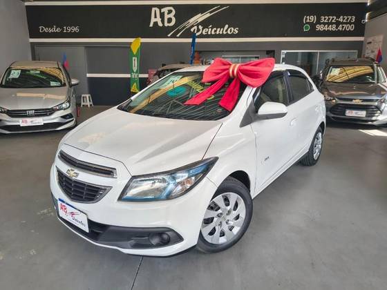 CHEVROLET ONIX 1.4 MPFI LT 8V FLEX 4P MANUAL CHEVROLET ONIX 1.4 MPFI LT 8V FLEX 4P MANUAL
